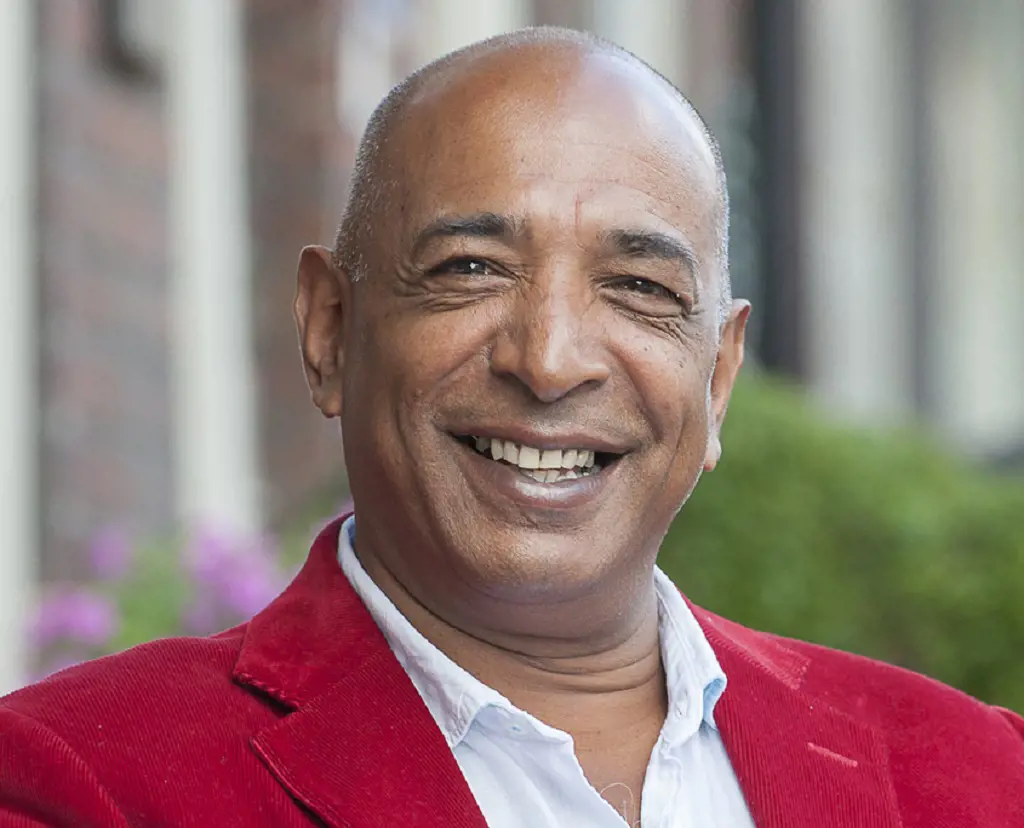 Raj Bisram Net Worth As Antiques Roadshow Host, His Collection, House ...