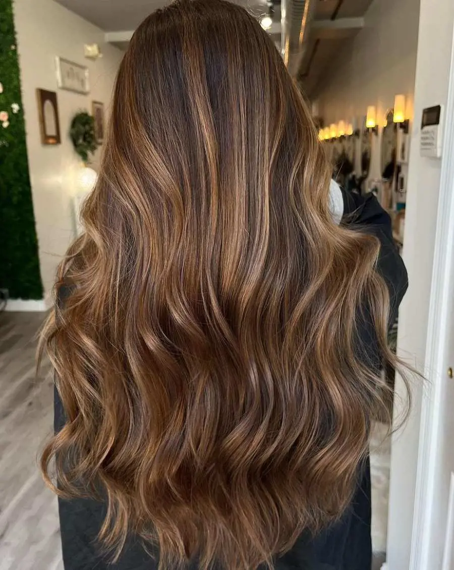 Prepare to be amazed by these stunning brown hairstyles featuring blonde highlights that will captivate your imagination