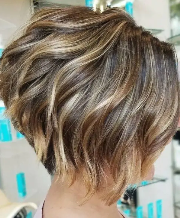 A stunning stacked wavy bronde balayage bob adds great volume to your hair