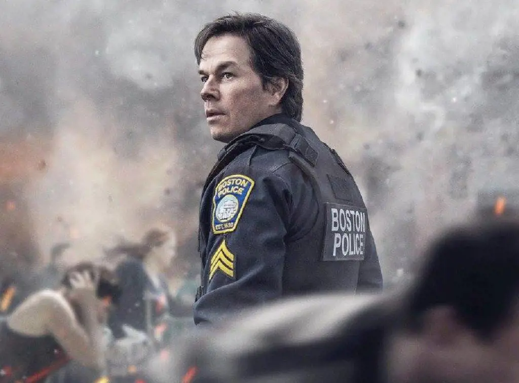  Patriots Day focuses on the 2013 Boston Marathon bombing story and the aftermath while finding the terrorists responsible.