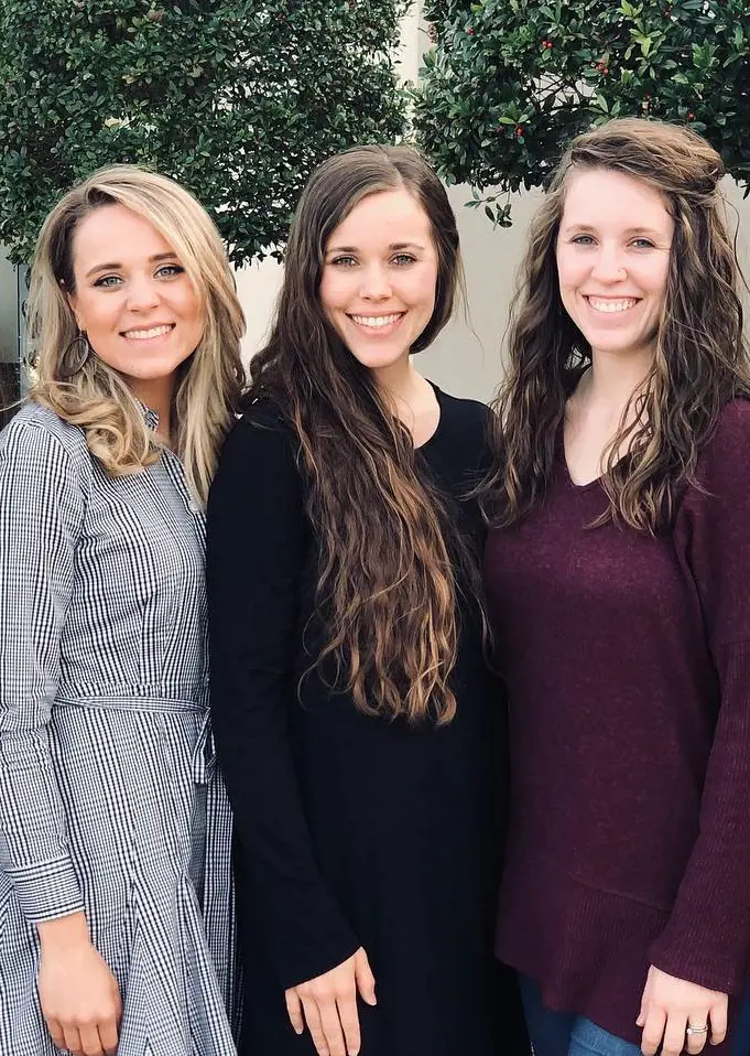 Jinger (Left) and Jill (right) have distanced from their family long ago, while Jessa (middle) has a good term with her parents