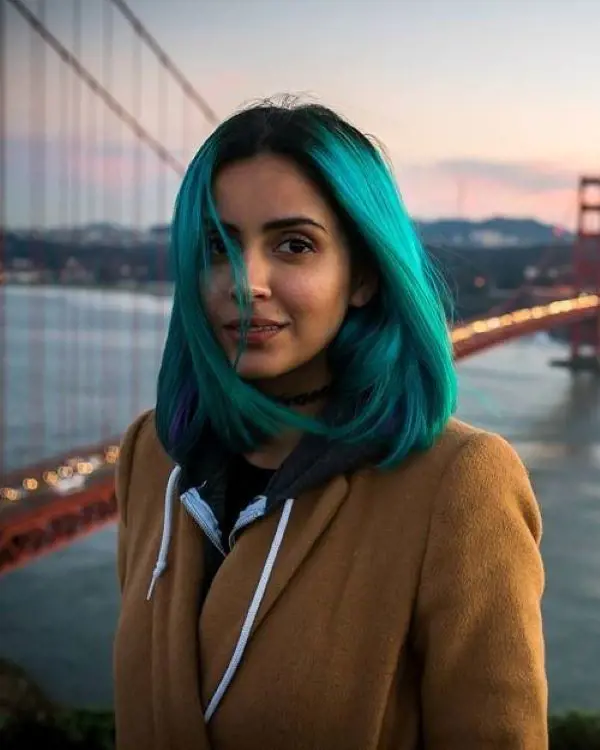 Kaur's photograph with the stunning Golden Gate Bridge in the background