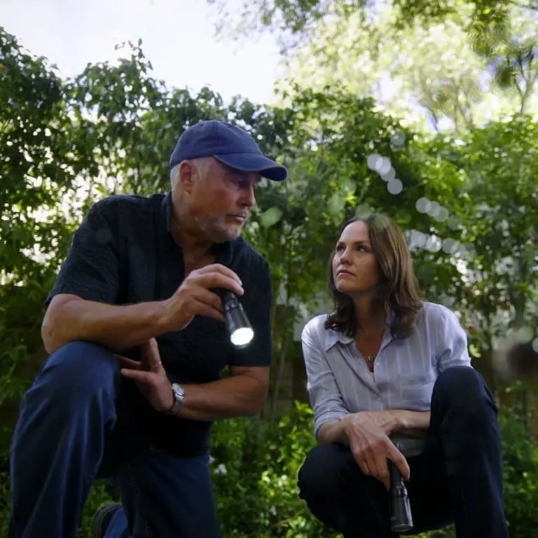 William Petersen as Gil Grissom and Jorja Fox as Sara Sidle in CSI: Crime Scene Investigation