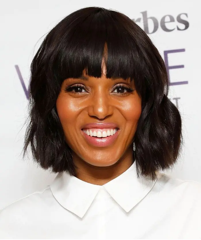 Kerry Washington's straight bangs and short wavy hair perfectly highlights her oval face.
