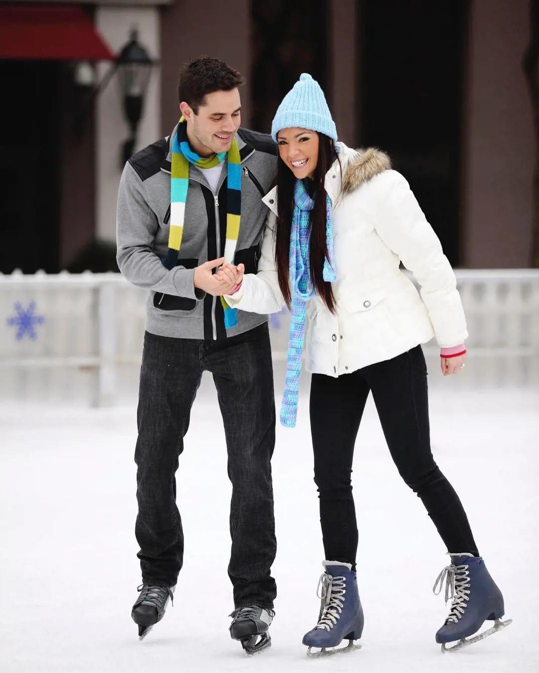 If you both know how to ice skate or are still in your learning phase, it is a cute date idea.