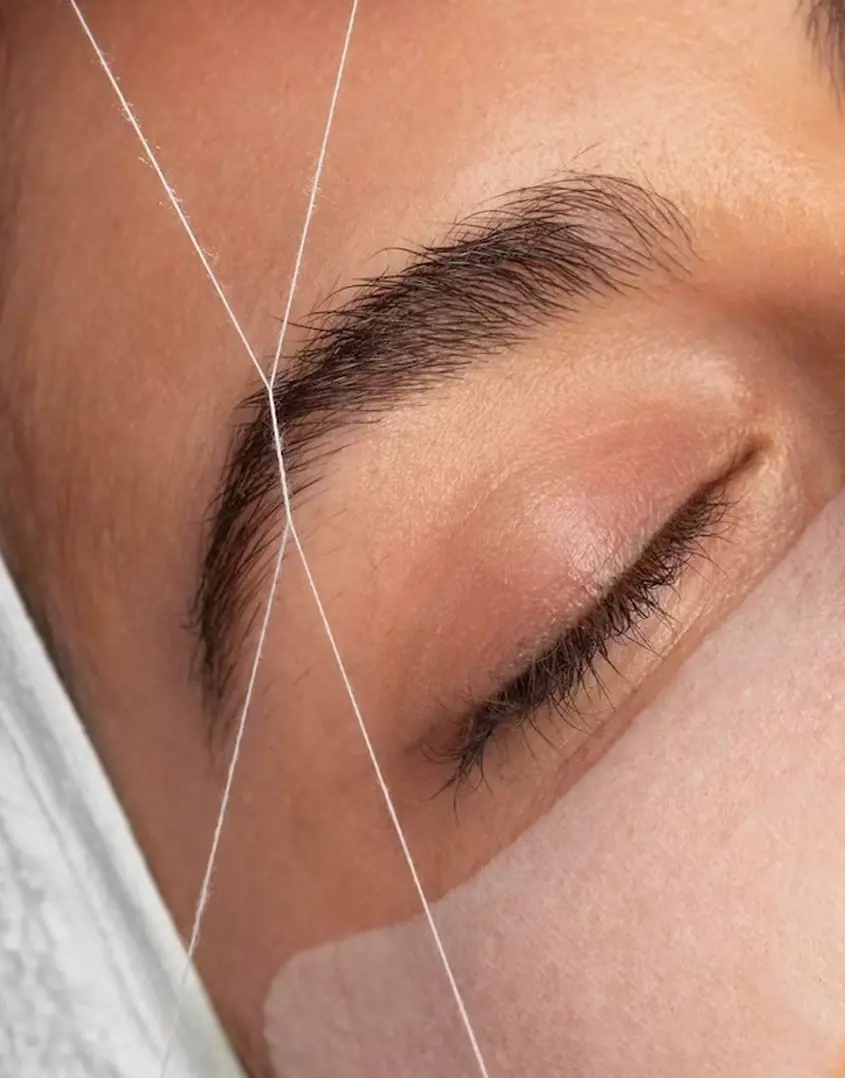 Chole's can shape your eyebrows with stunning precision, as the neat eyebrows can make a big difference
