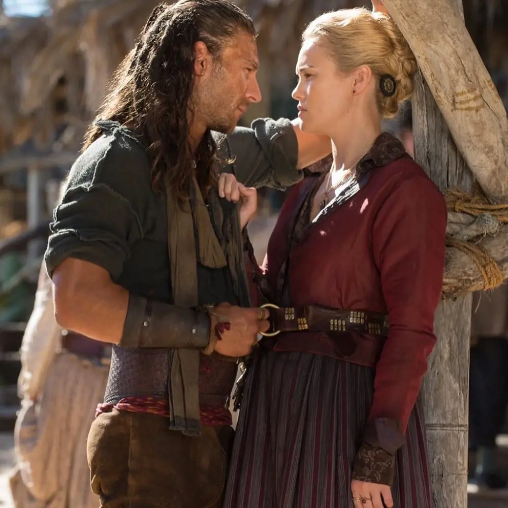 Zach McGowan and Hannah New played the role of Captain Charles and Eleanor Guthrie in the Starz series