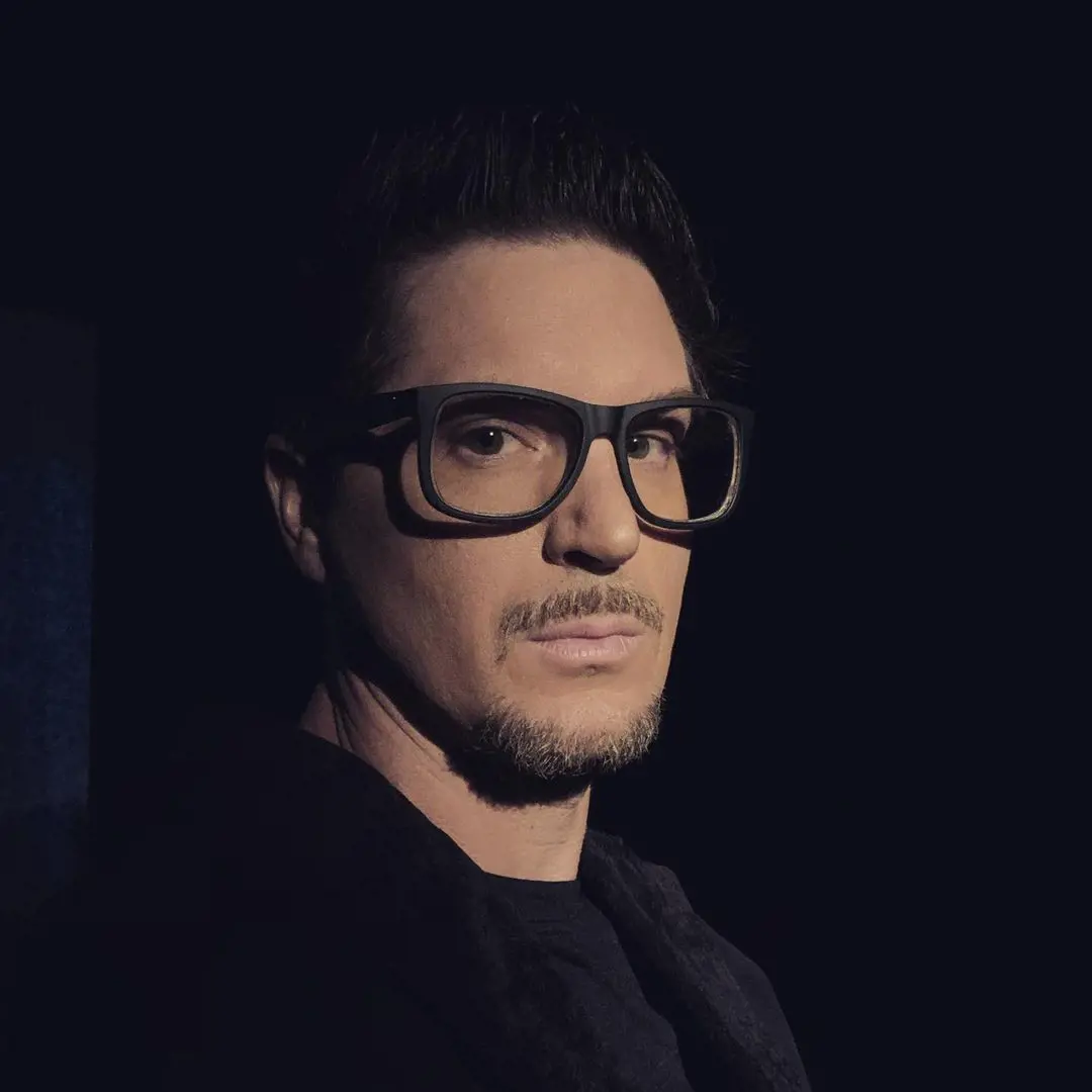 Zak Bagans condition of double vision requires him to wear prism glasses throughout his life, as stated in his twitter handle. 