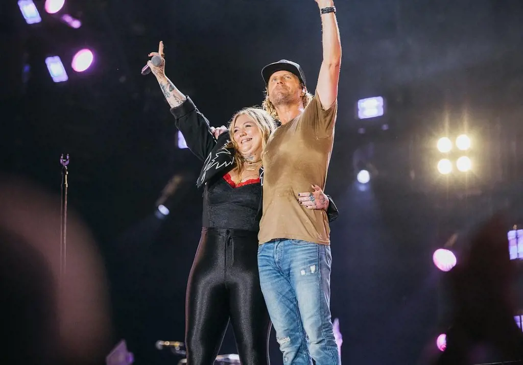 Dierks was one who introduced Elle into country music. 