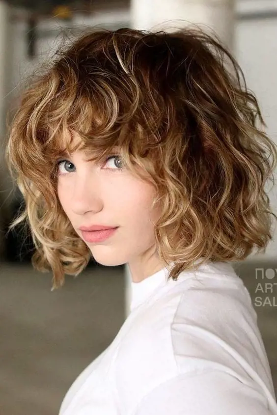 Tousled Bob gives you fresh and natural look with its shatter layers and volume