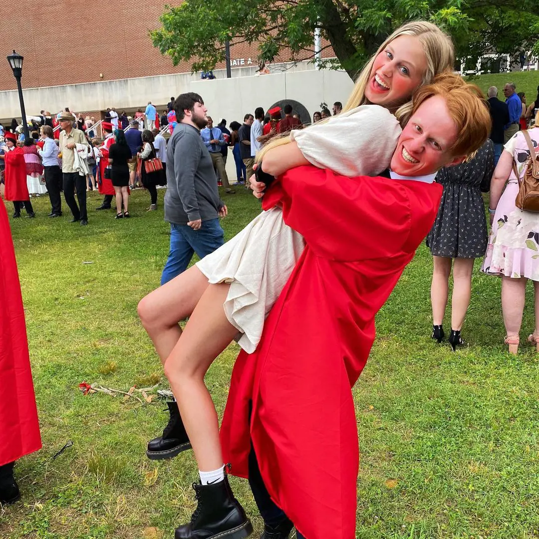 Haven's elder brother carried her on his graduation day. Ave dealt with depression and suicidal thoughts in the past few years.