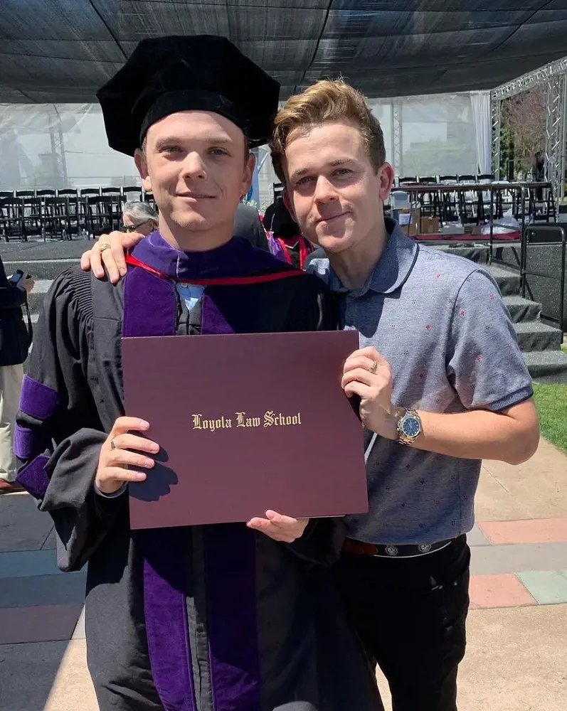 Mathhew Edward Lowe is a professional Lwayer who graduted from Loyola Marymount University in 2019