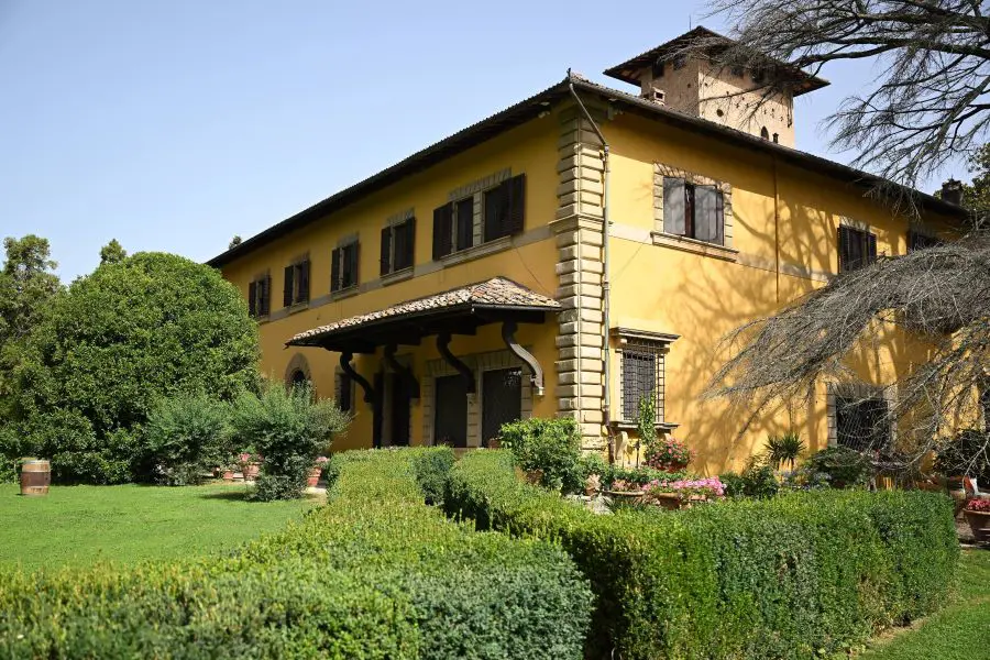 Cioa House contestants are working and living in this gorgeous villa in Borgo San Lorenzo, Tuscany, Italy