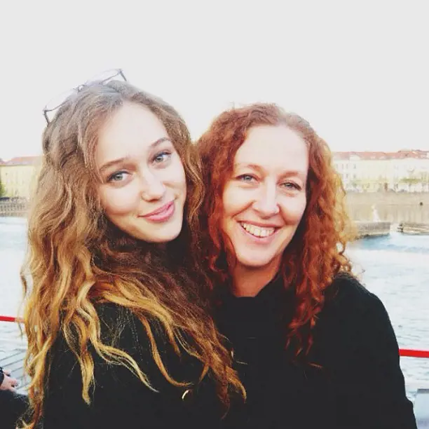 Alycia Debnam Carey Parents Are Jeff Debnam and Leone Carey