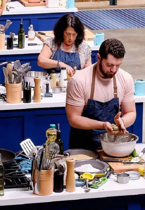 Aspiring Jewish House Husband Brad Mahlof started strong with two wins in season 2, episode 1 of the cooking show.