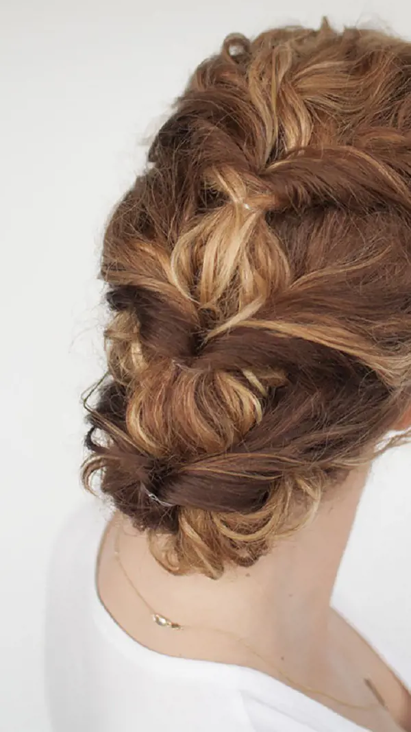 It's a curly twist with three ponytails that create down the back of your hair and flipping it from unique apperance