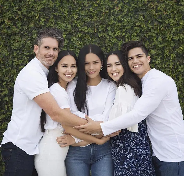 Alex Aiono Siblings Include His Three Sisters