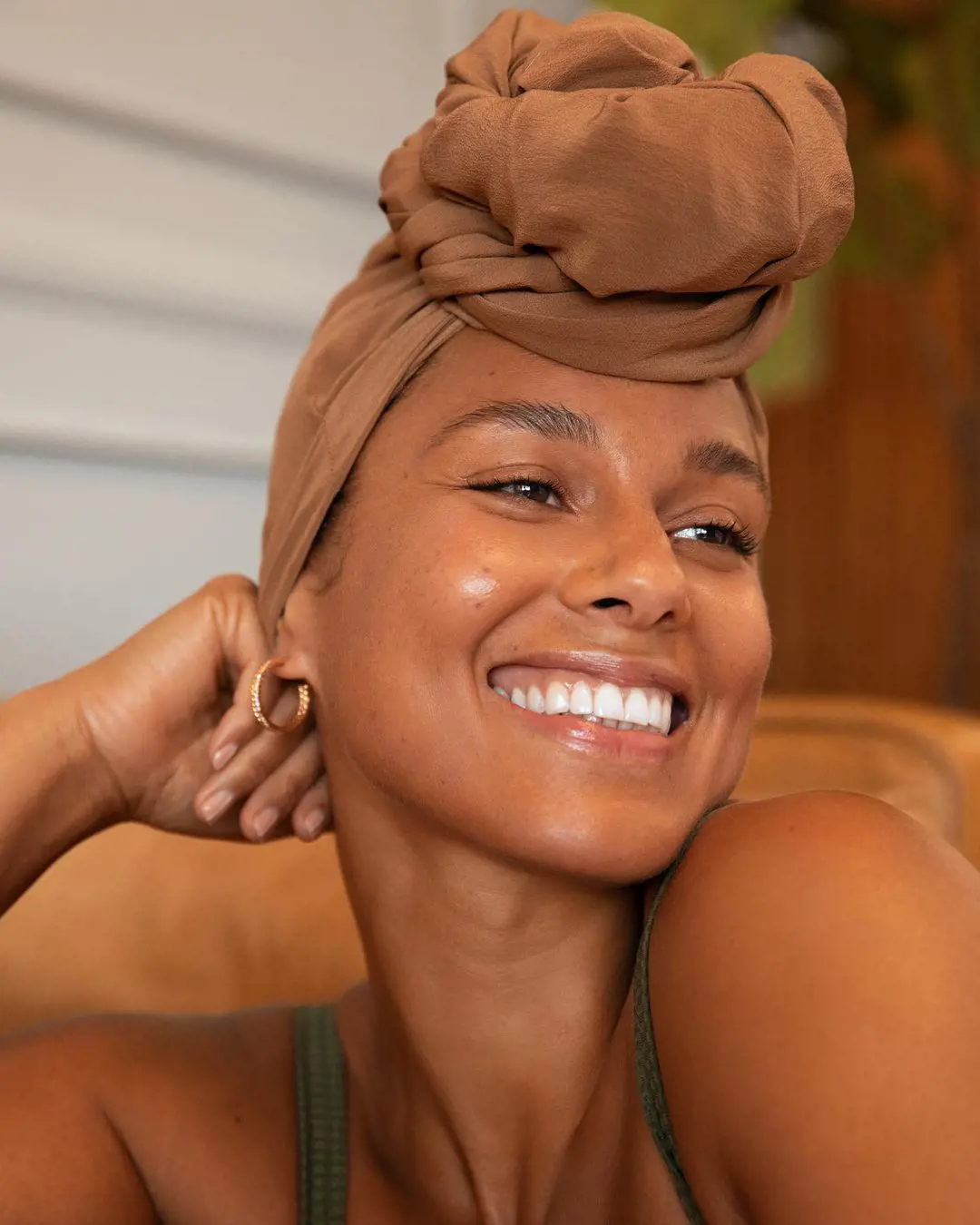 Headwraps work well for natural hair as they help in moisture retention