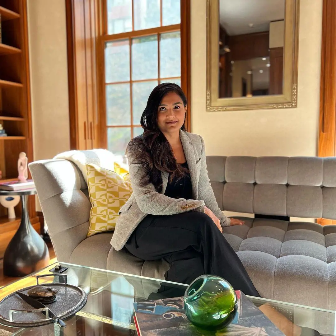 Kalra currently works as Real Estate Broker at Compass Real Estate in New York, United Estate. She handled buyers and sellers in the Manhattan area.